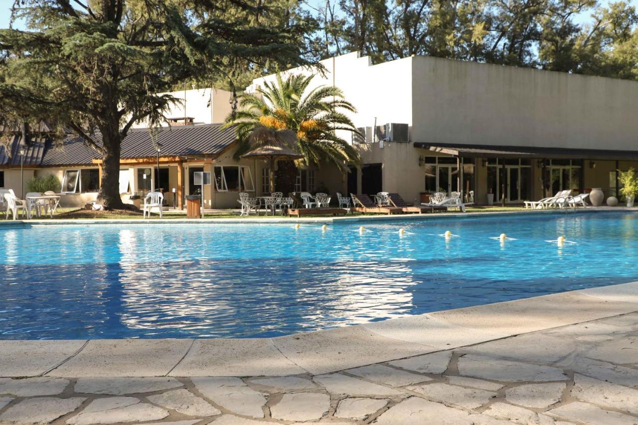 Howard Johnson Resort & Spa Escobar Belen de Escobar Exterior photo
