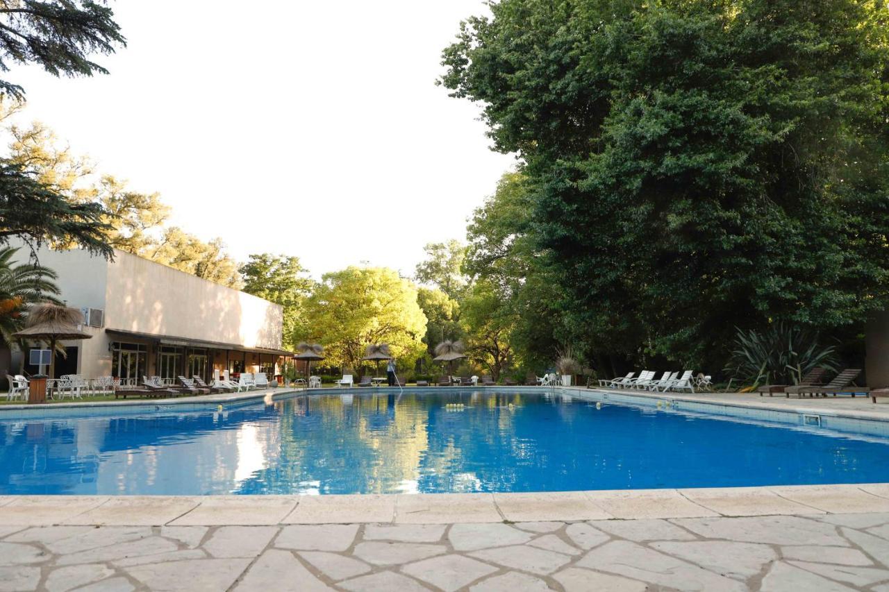 Howard Johnson Resort & Spa Escobar Belen de Escobar Exterior photo