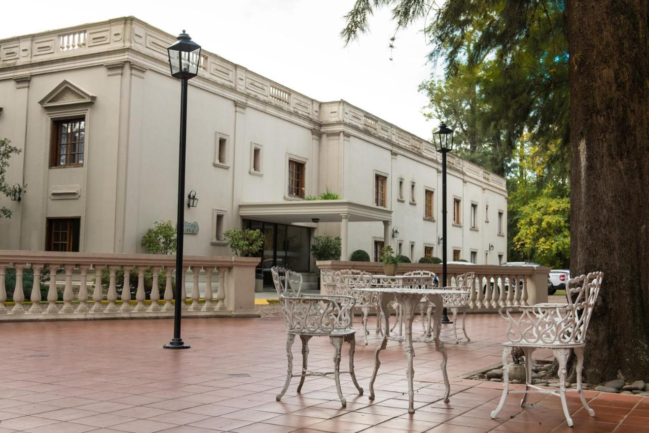 Howard Johnson Resort & Spa Escobar Belen de Escobar Exterior photo